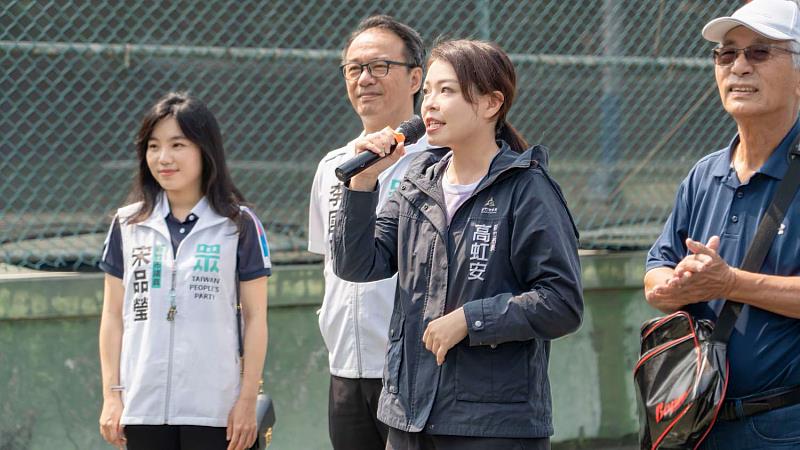 新竹市115年市長盃網球錦標賽開打，高虹安市長到場為選手們加油打氣。