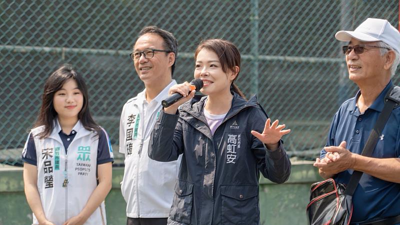 新竹市115年市長盃網球錦標賽開打，高虹安市長到場為選手們加油打氣。