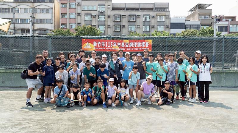 新竹市115年市長盃網球錦標賽開打，高虹安市長到場為選手們加油打氣。