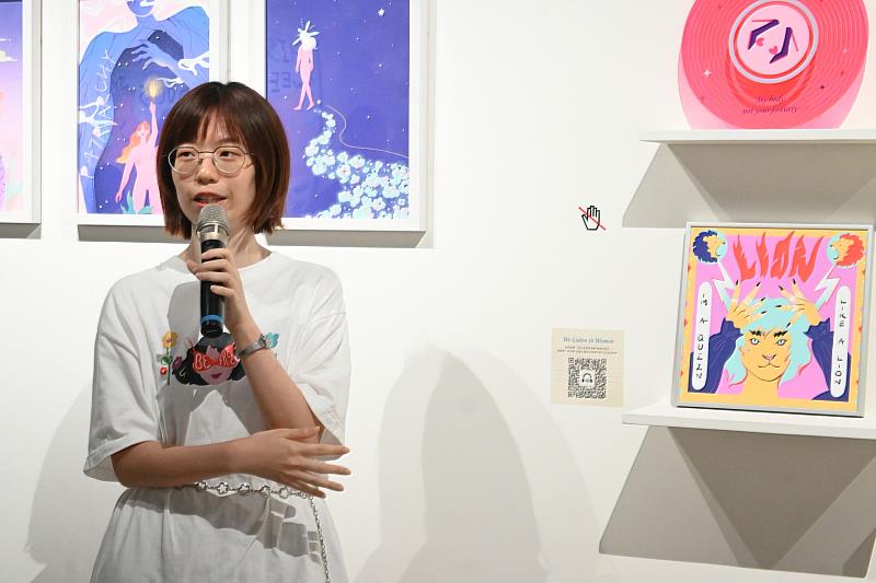 喜愛K-pop的藝術家蓉生畢業於北一女、台大外文系,從小喜歡畫畫,聽韓樂的她,盼能打破大眾對追星族的想像。