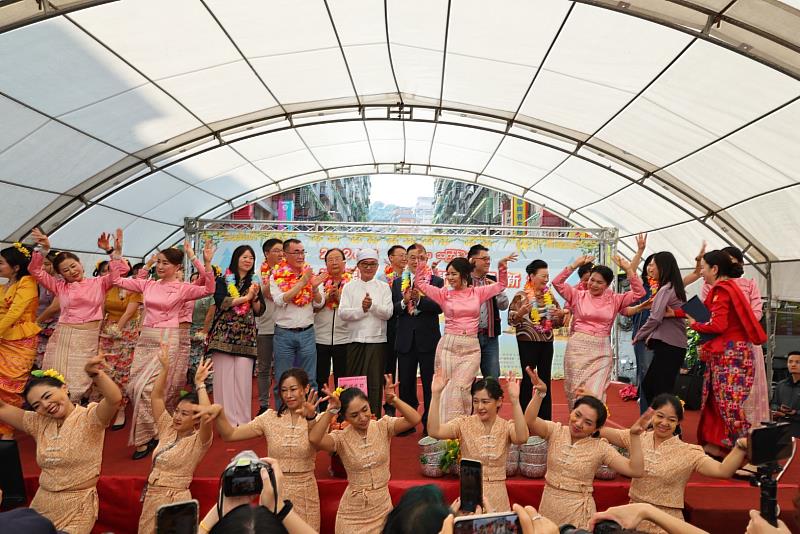 活動以精彩的歌舞演出及美食慶祝緬甸新年。