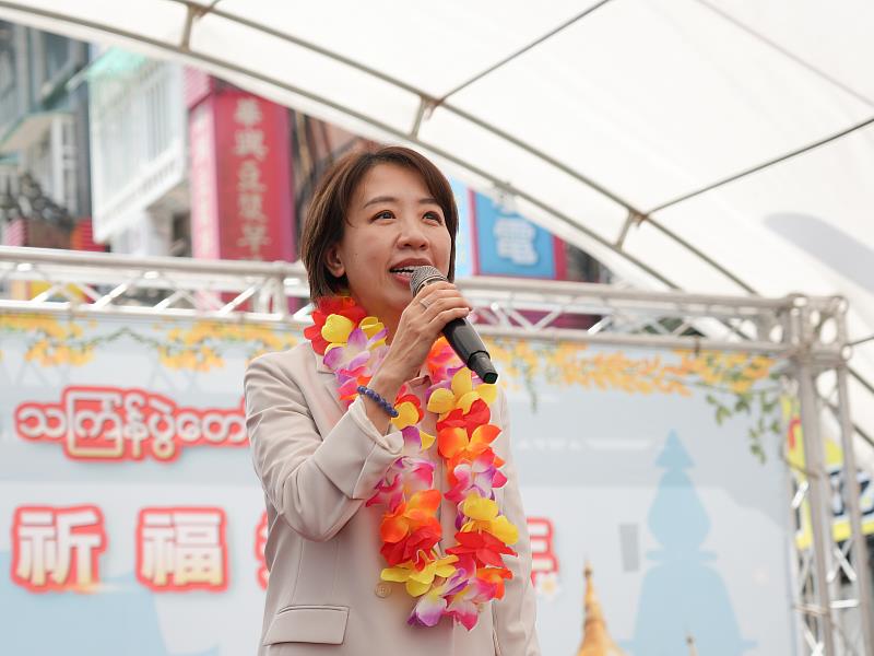 李姸慧致詞。