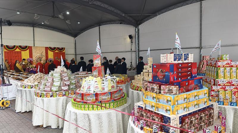 「瑜伽燄口」法儀,以普施眾生的精神為祖先累積福德。(圖由靈鷲山佛教教團提供)