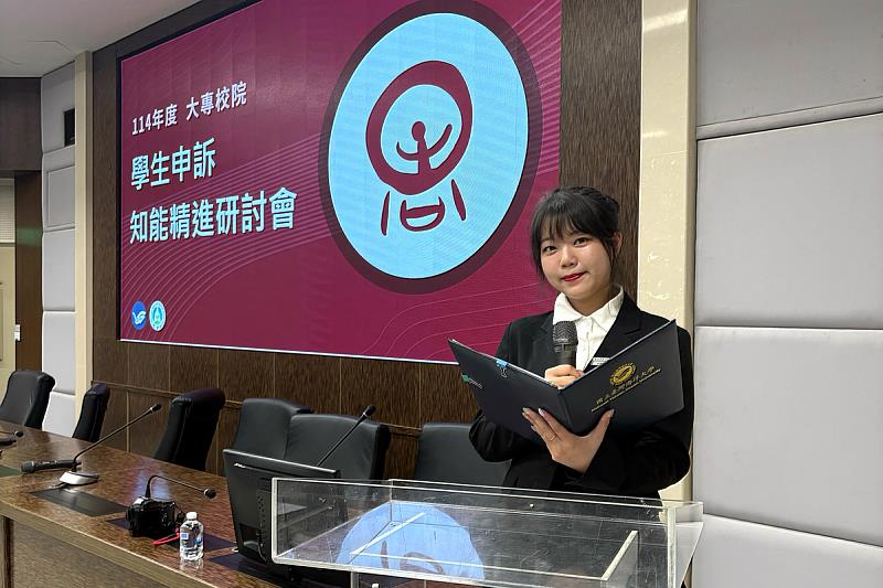 鄭應加同學積極投入社團事務，多次擔任學校各大活動的司儀及主持人。