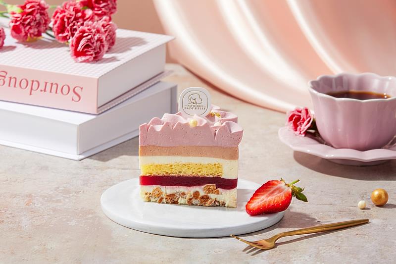 覆盆子甘納許、香堤到香草慕斯與蛋糕體，再加上莓果庫利與酥脆餅乾底，一口咬下滑順、柔軟、微脆層層交織，每一層都有不同驚喜。（資料來源：LADY KELLY）