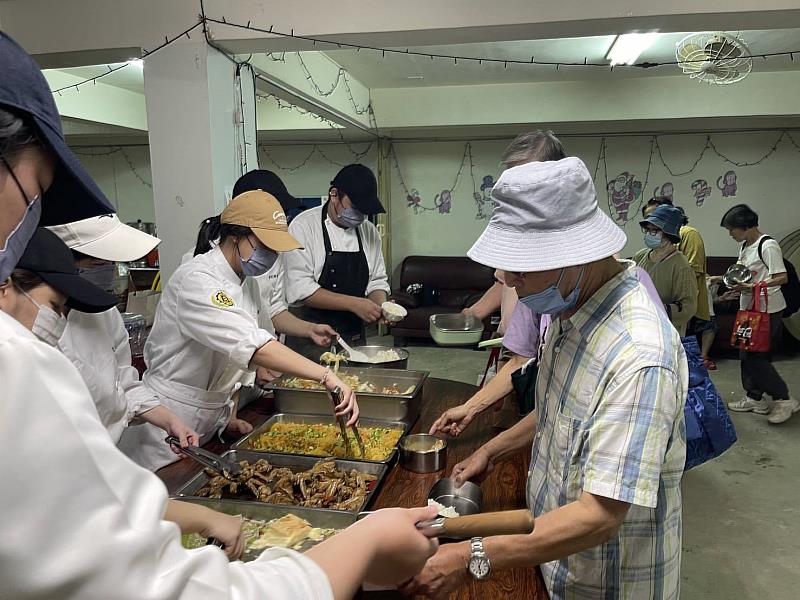 景文科大義廚 用心讓NG醜蔬果變身五星家常味