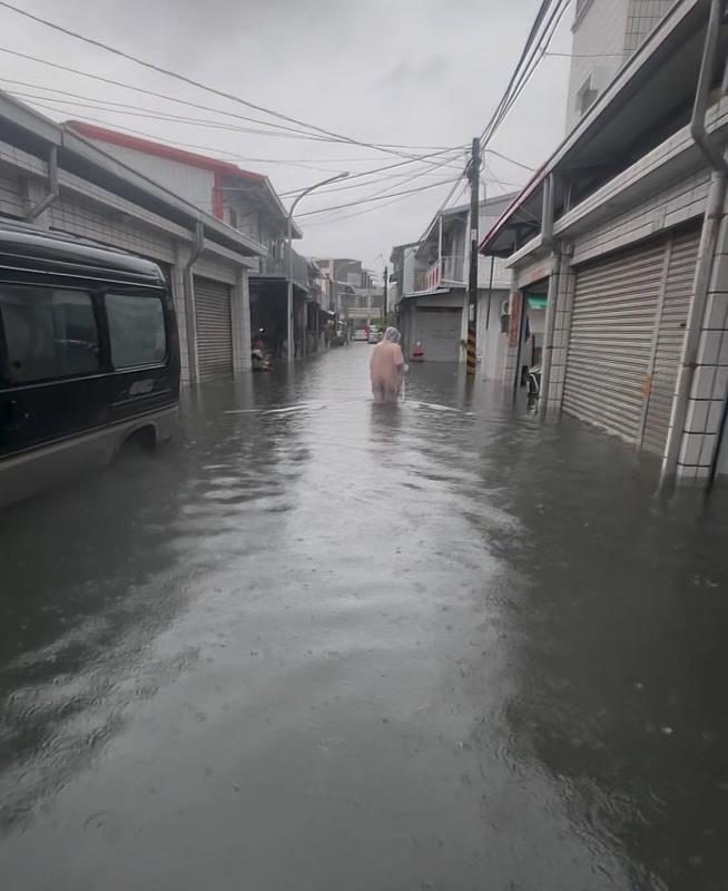 臺東豐榮路69巷逢雨成災 縣府拍板每戶補助5萬元設置防水閘門