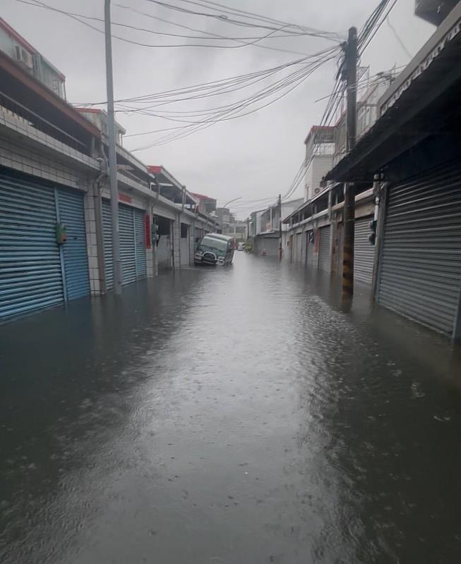 臺東豐榮路69巷逢雨成災 縣府拍板每戶補助5萬元設置防水閘門