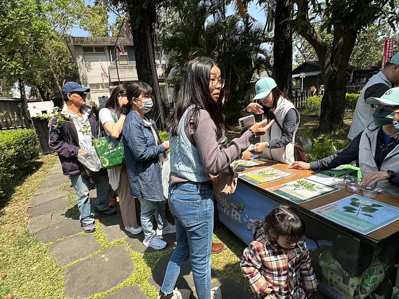 線上預約領苗領取流程順暢，減少民眾排隊等候時間。