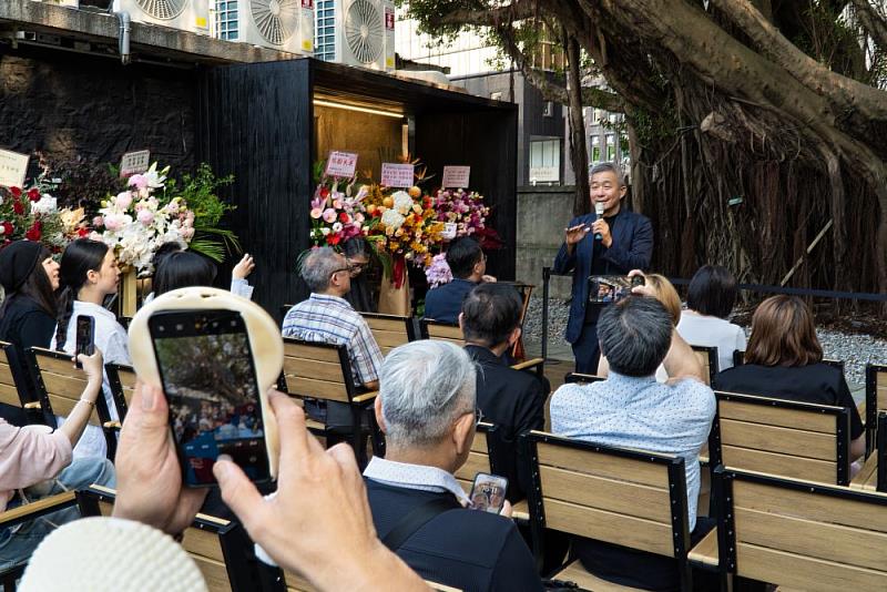 時藝多媒體總經理林宜標分享「抿一口」命名故事，傳遞輕鬆優雅的飲酒哲學。