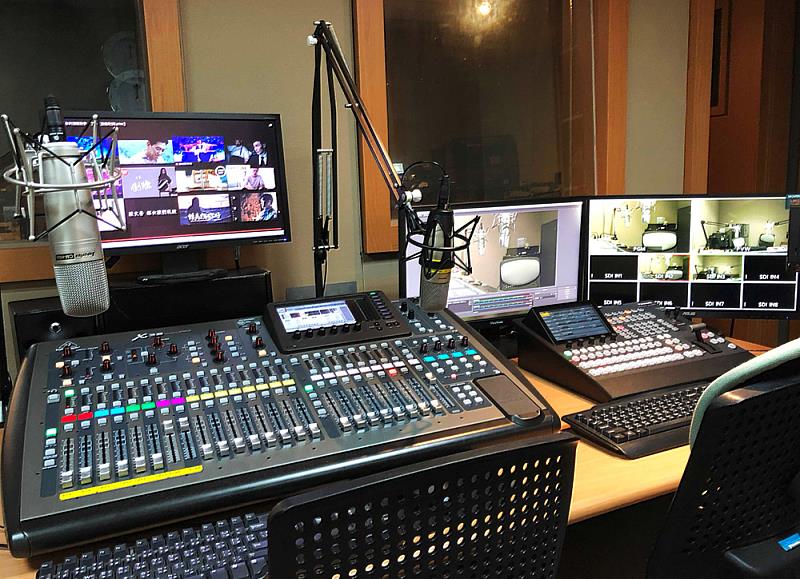 文化大學建置完善影音傳播設備與專業製作環境，強化學生實務操作能力，培育具備即戰力的優秀媒體與傳播人才。