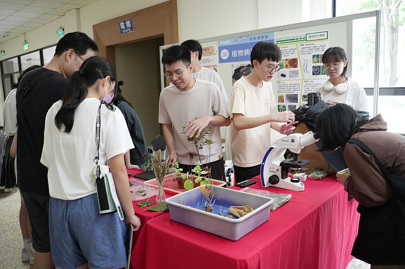 中興大學Open House系所博覽會熱鬧登場 65攤位展特色