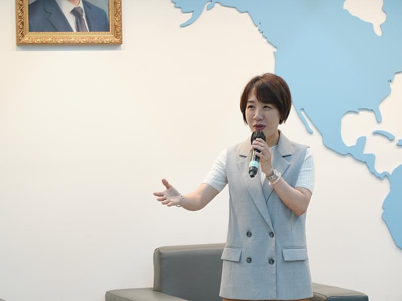 李姸慧致詞。