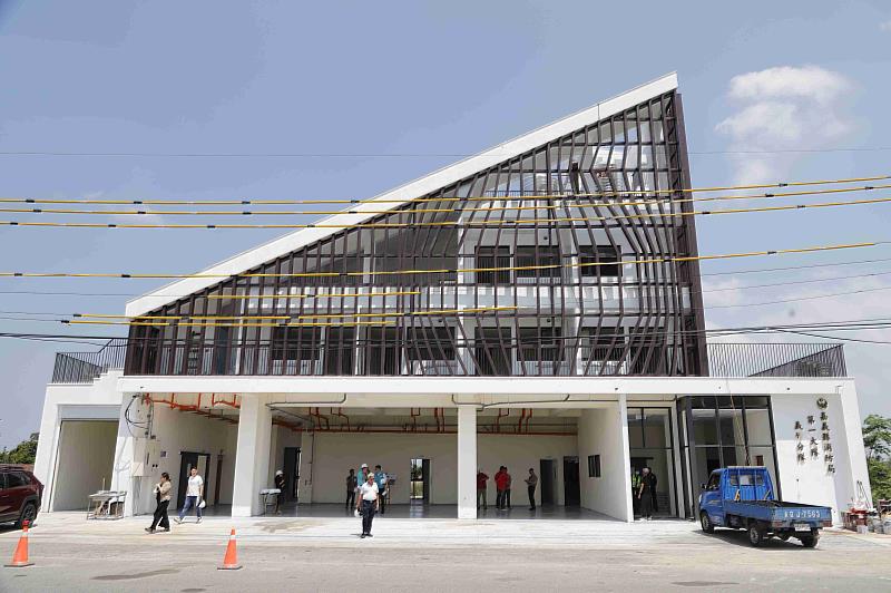 翁章梁關心消防局第一大隊義竹分隊拆除重建工程