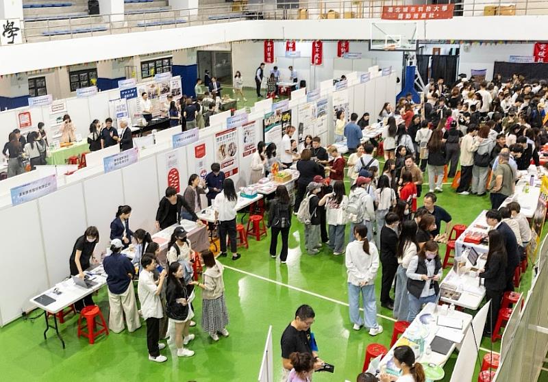 城市大學就業博覽會超過1500個工作機會。