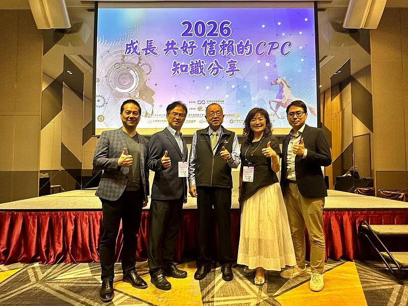 CPC張寶誠總經理（中）與4位講者合影。左起：一百分股份有限公司沈一傑執行長、三商餐飲翁榮鍏執行長、陳允寶泉食品翁羿琦董事長、養心餐飲股份有限公司洪國席總經理。