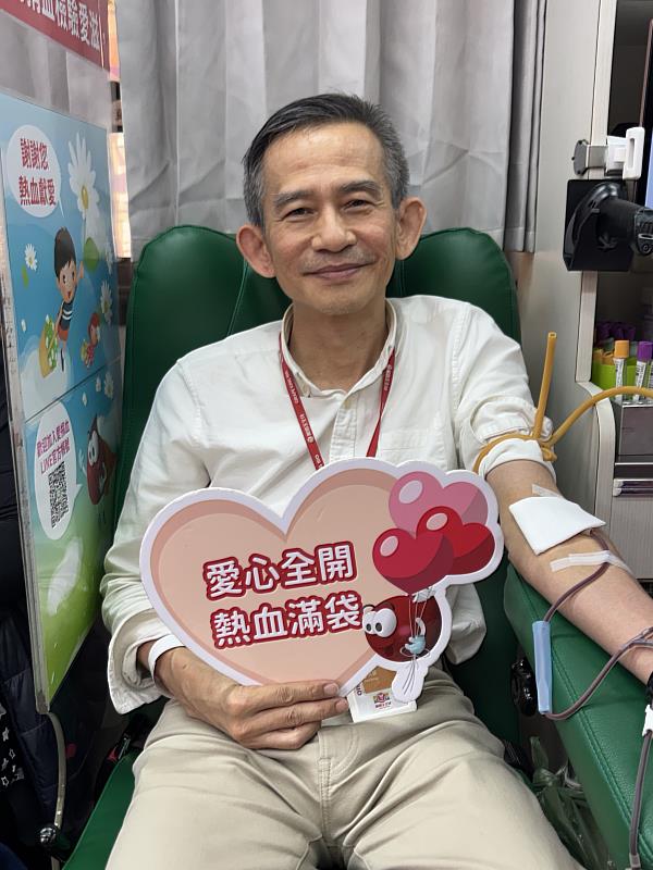 葡萄王生技管理處最高主管參與捐血活動。
