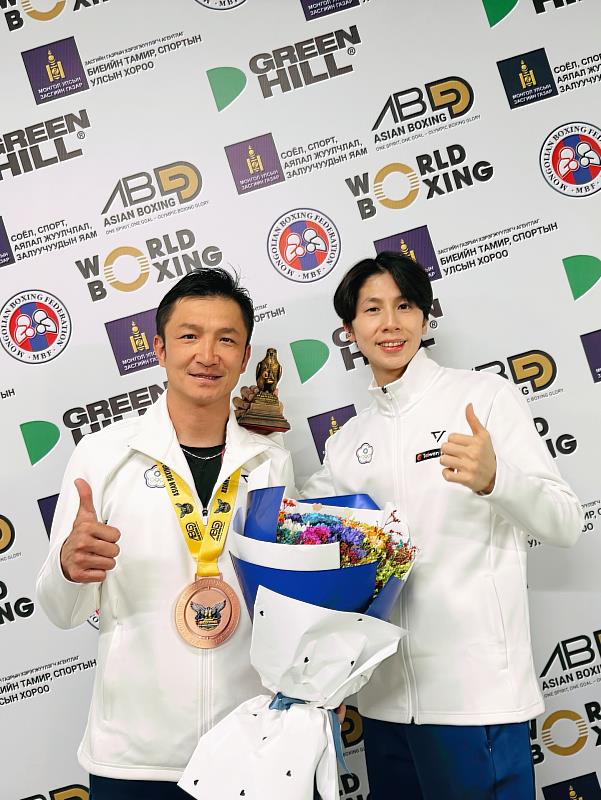 林郁婷與教練曾自強師生情誼深厚,場場賽事並肩作戰。(圖取自林郁婷社群平台)
