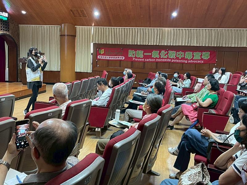 此次座談邀請崔媽媽基金會法務組曹筱筠組長擔任講師。