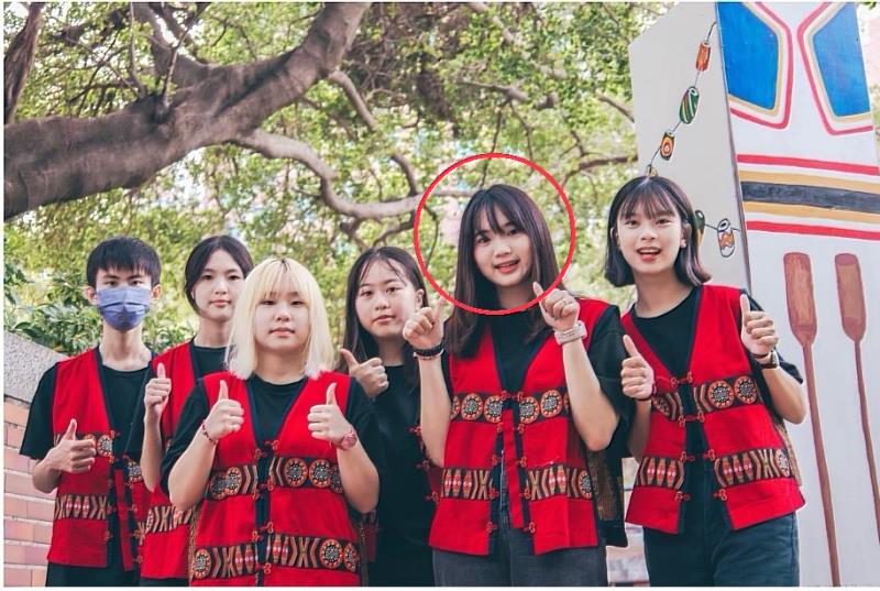 林芷安同學擔任「原民週」系列活動原民文化市集工作人員。（113.10)