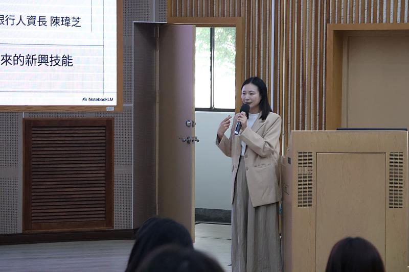 南大講座聚焦產業變遷與AI影響，分享因應策略，引導學生建立跨域能力，面對快速變動的職場環境。