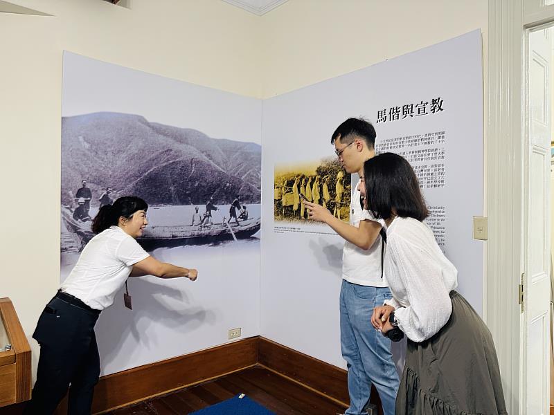 淡水古蹟博物館與真理大學將於4月18日（六）14時合作推出期間限定的「淡水名人故居參訪團」，分為「砲台埔」及「崎仔頂」兩團參訪團。圖為馬偕故居展示空間。