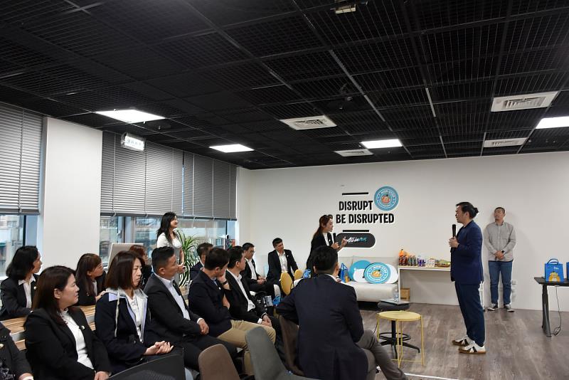 南大EMBA走進應援科技，與企業團隊進行深度交流，從實務對話中理解金融科技發展，拓展跨域應用視野。