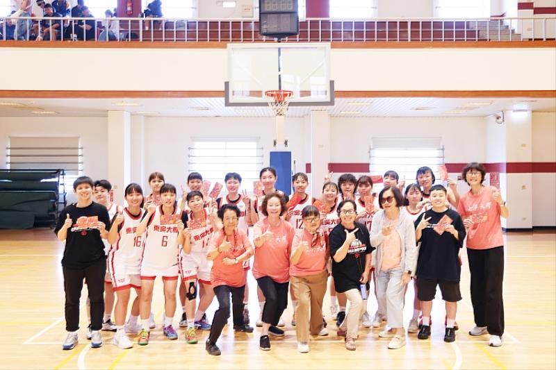 圖二、全國4強賽時，校友到場全力支持！