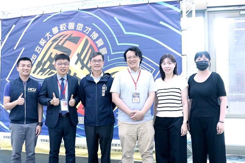 林副市長及玄奘大學校長、一級主管合影。