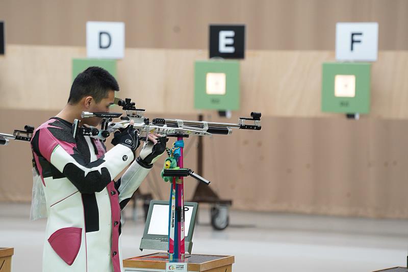 全中運射擊賽落幕，南崁高中5金7銀稱霸靶場，陳宥安單日雙破紀錄。