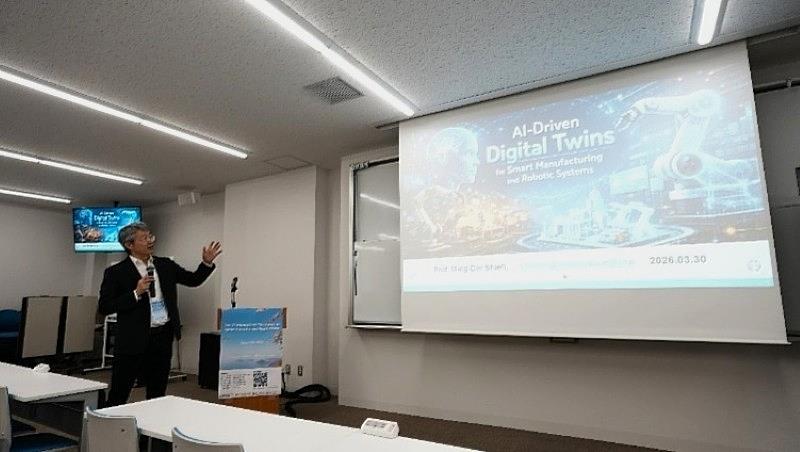 【智慧激盪・技術精準】WSRA研討會現場，各國學者針對機器手臂與AI視覺進行深度簡報，展現資傳與電機領域跨國協作的高強度研究能量。