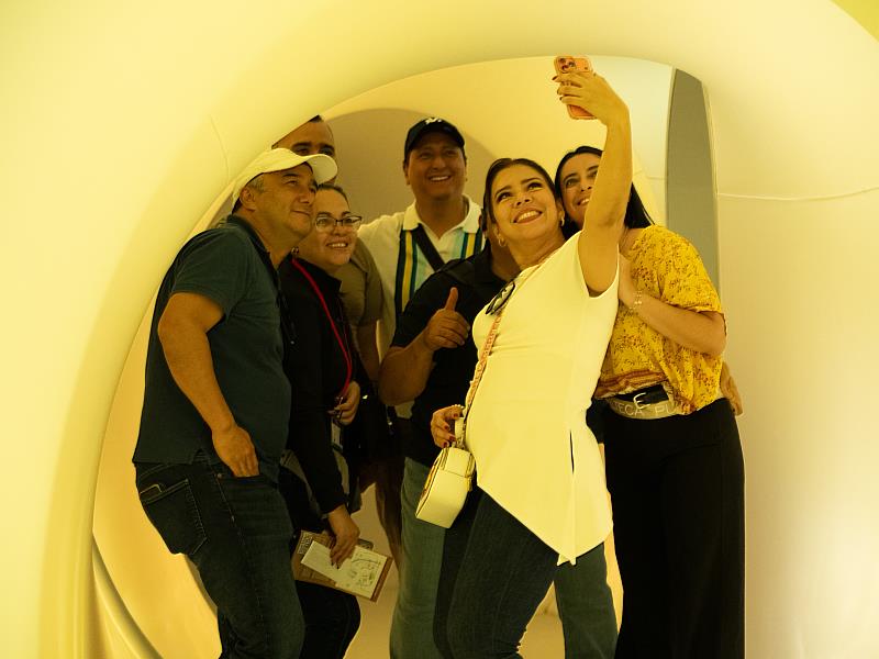 《光在萬物》特展叫好又叫座，吸引許多觀眾到館參觀。（圖由世界宗教博物館提供）