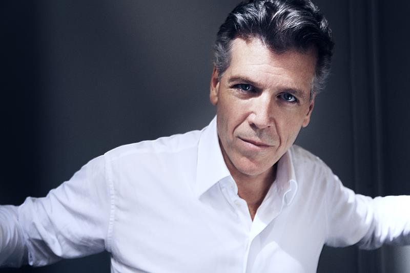 美國首席男中音湯馬斯・漢普遜(Thomas Hampson),以溫暖渾厚的音色與深刻詮釋力,與長榮交響樂團同台演出馬勒《少年魔法號角》選曲。