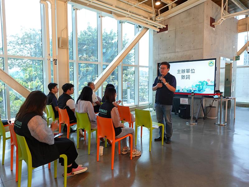 屏東縣府工商科林士弘科長致詞。