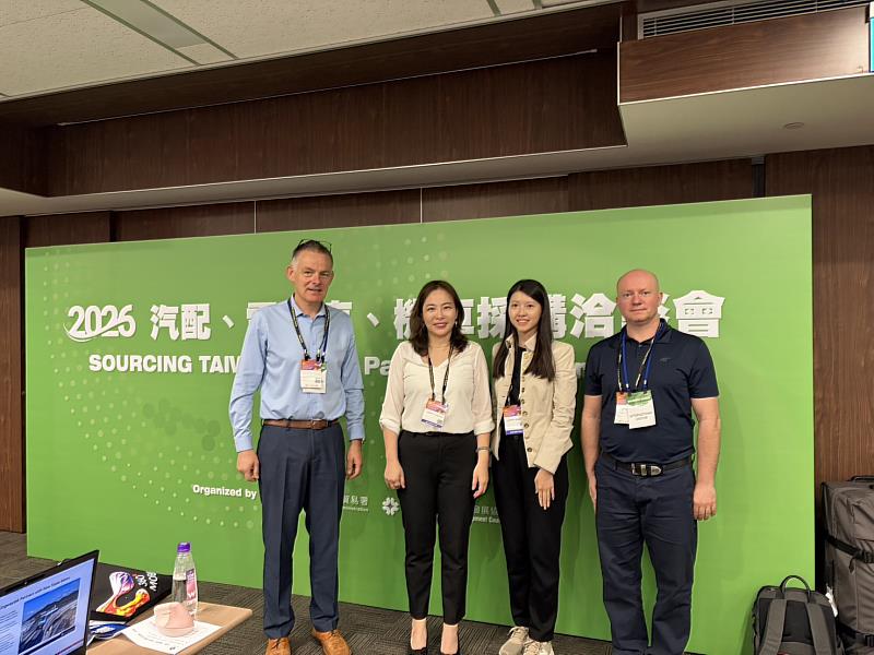 勤崴國際與波蘭Tyskie Linie Trolejbusowe公共運輸商洽談自駕技術應用合作。（圖/勤崴國際提供）