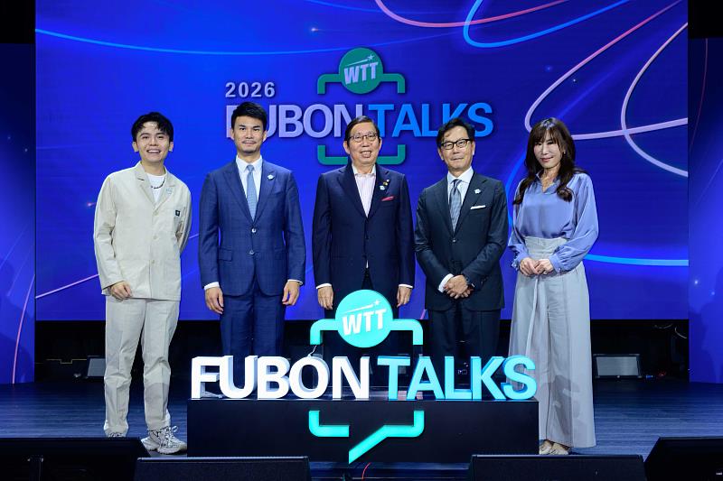 富邦集團於4月14日舉辦FUBON Talks富邦演說秀，主持人暨脫口秀演員黃豪平（由左至右）、安侯永續發展顧問公司董事林泉興、富邦金控董事長蔡明興、富邦集團董事長蔡明忠、主播暨電視製作人舒夢蘭共同擔任評審。