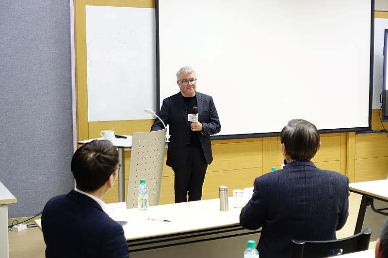 Dr. John Warner sharing insights on Green Chemistry and sustainability.