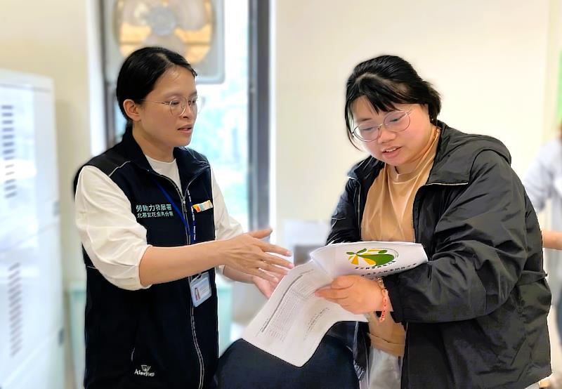 在「多元就業開發方案」提案說明會中，參與單位踴躍提問，北分署服務人員銜接後續輔導，幫助精準提案。