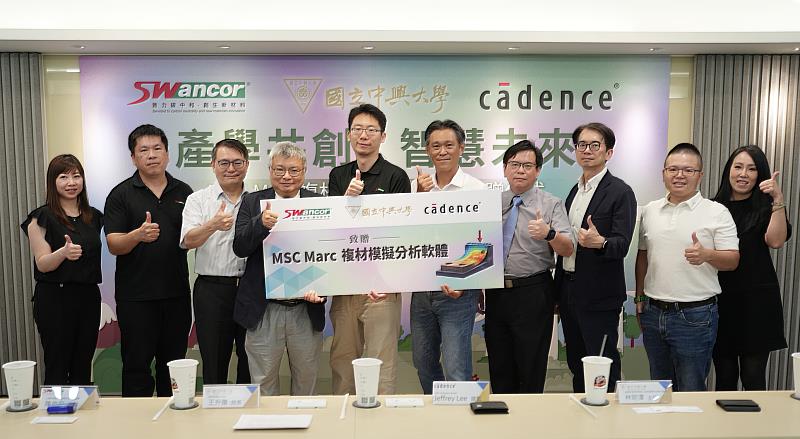 捐贈儀式大合影。