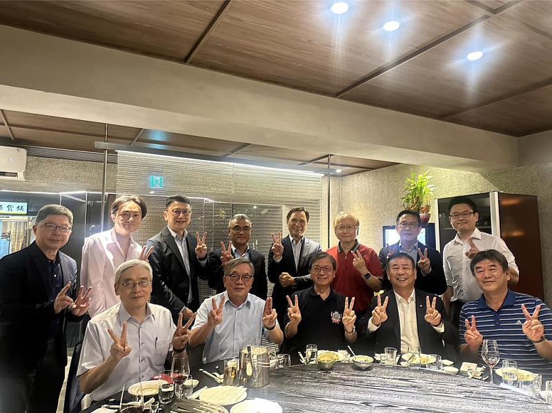 台北商業大學多位產業界領袖校友攜手,共同成立「北商之星」回饋母校,為北商大發展注入全新動能。(圖片來源/北商之星)
