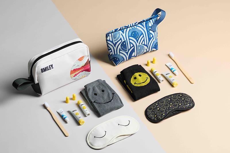 豪華經濟艙SMILEY聯名過夜包一舉榮獲TravelPlus Judges Award Amenity Kit和PAX Readership Awards兩項大獎。