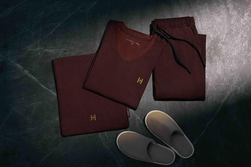 頭等艙HUNTSMAN睡衣奪得「最佳機上居家服Highly Commended」。