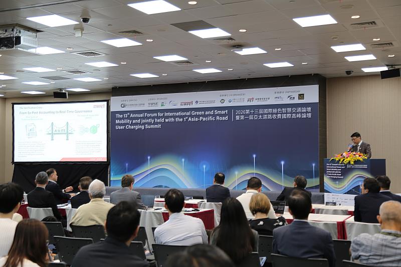 遠傳企業客戶執行副總曾詩淵以「可驗證的減排：AI／ITS如何把道路數據轉成MRV的碳治理」為題發表專題演講。