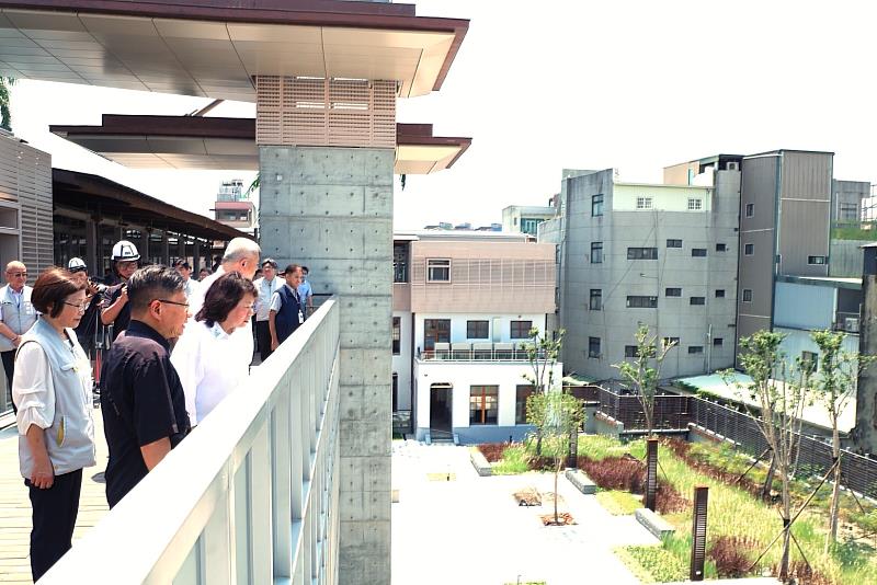 黃敏惠市長日前率隊視視察舊市公所工程。