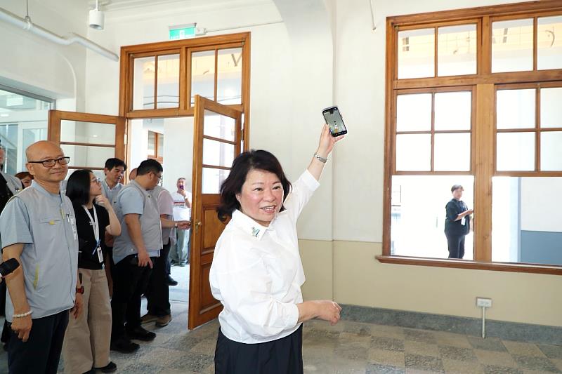 黃敏惠市長日前率隊視視察舊市公所工程。