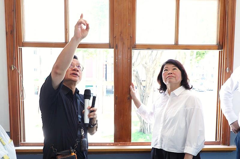黃敏惠市長日前率隊視視察舊市公所工程。