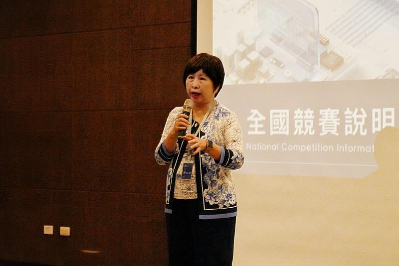 勤誠興業股份有限公司董事長陳美琪致詞，分享產業趨勢。