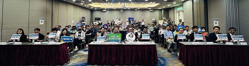 AI百工百業服務列車資安研討會與會人員大合照。