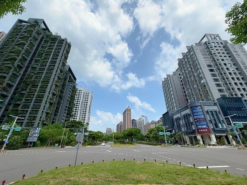 信義房屋竹二區協理陳世光指出，竹北當前市場從投資導向轉為自住導向，價格表現反映了不同產品的區位條件。