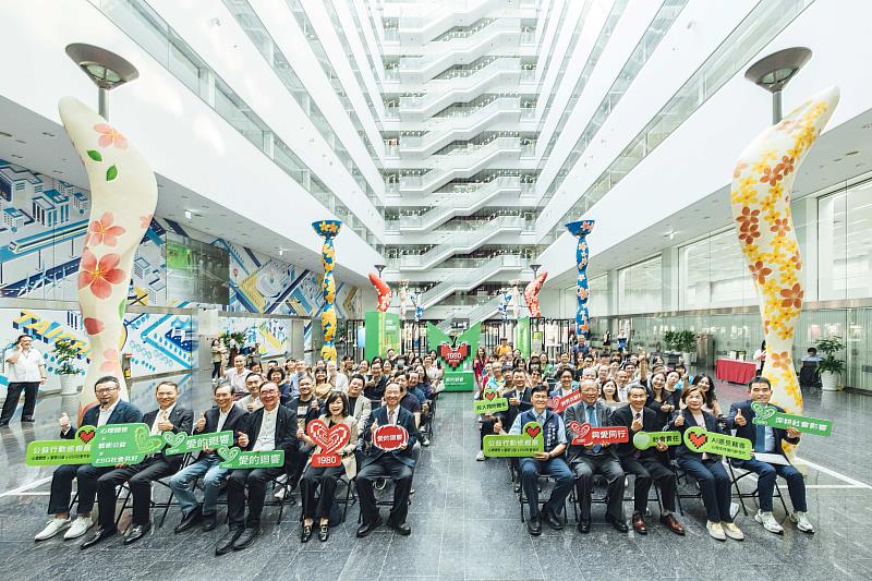 愛的迴響點亮台中！「1980愛心天使」巡迴展開幕，聯手企業界導入AI轉型守護社會韌性